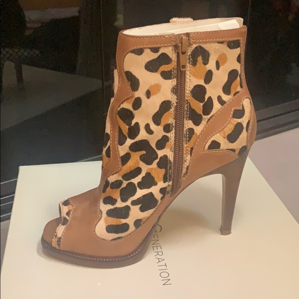 bcbg open toe heels cheetah print (real fur)